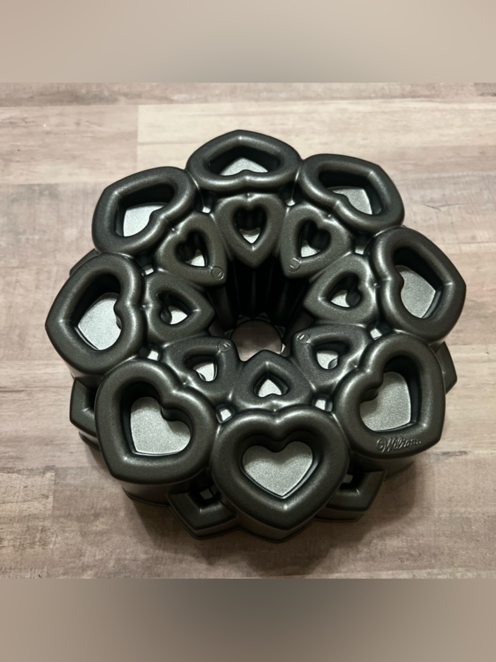 Wilton Heart Bundt Cake Pan “Sweet Love” 3D Ultra Bake 9 Inch Heavy Duty Retired